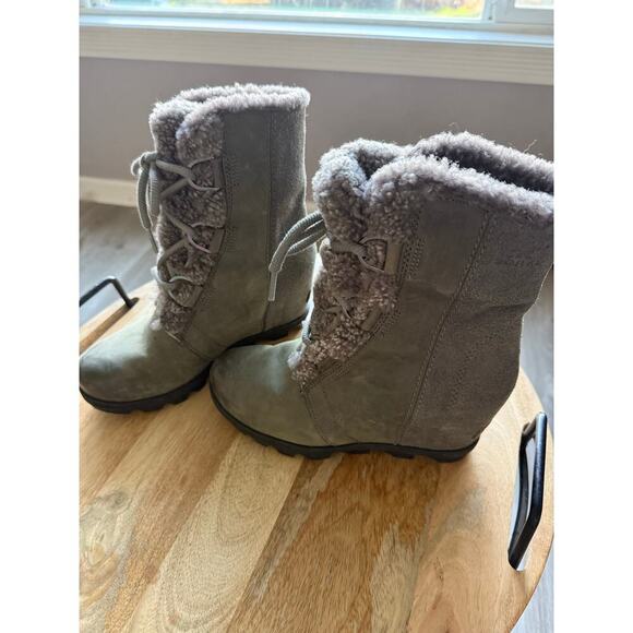 Sorel Joan Arc Arctic Wedge Leather Shearling Green Gray Women's size 7 Boots - Picture 1 of 15